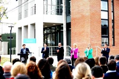 Con críticas a la oposición, Kicillof inauguró la primera “mini gobernación” en Baradero