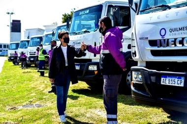 Mayra Mendoza presentó ocho camiones nuevos para recolección de residuos