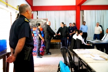 Gray supervisó la primera etapa evaluativa para aspirantes de la Policía Bonaerense en Esteban Echeverría