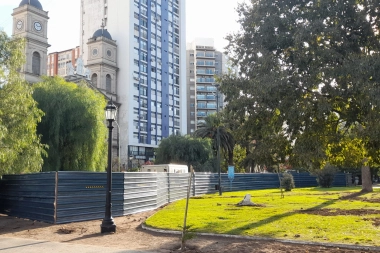 Renovación en Bahía Blanca: comenzaron las obras de la plaza Rivadavia para su puesta en valor