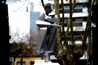En La Plata se inauguró el monumento al Centinela: Guardián de la memoria de Malvinas