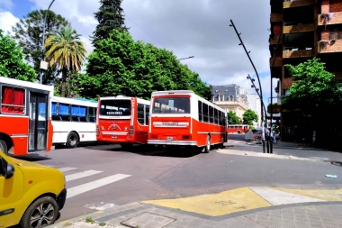 Transportistas escolares rodean Gobernación hace 4 días e hicieron sentir su voz en la Conferencia