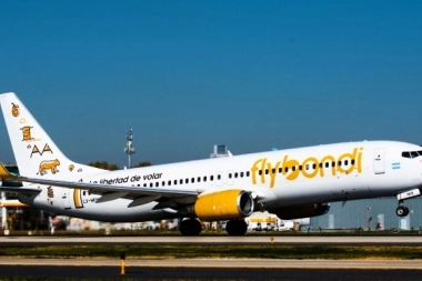Kicillof imputó a Flybondi por cancelar viajes y no responder reclamos de los bonaerenses