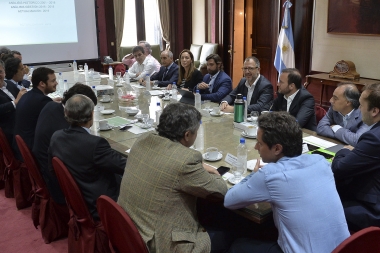 Vidal reunió a sus ministros en La Plata para analizar “estado económico y fiscal” de la Provincia