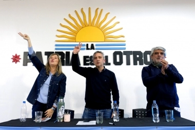 Con vistas al 2025, Larroque encabezó el estreno de un local de la agrupación “La Patria es el Otro”