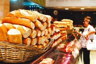 Panaderos bonaerenses anunciaron que aumentará el kilo de pan: cuánto costará