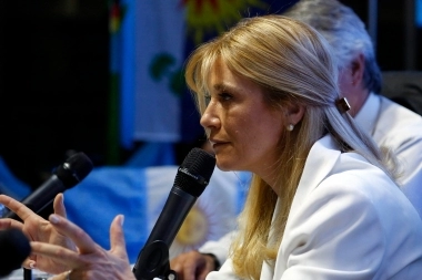 “Buscan acallar voces”: Magario repudió la represión en la protestas contra la Ley Bases