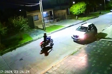 En una calle desierta, motochorros abordaron a un hombre y le robaron la camioneta