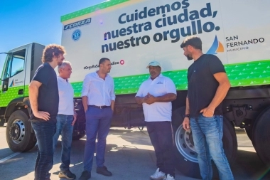 Andreotti presentó una nueva flota de camiones para el cuidado de San Fernando