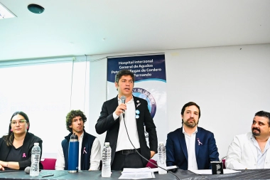 Kicillof visitó San Fernando y recorrió la sala de mamografía del Hospital Petrona V. Cordero