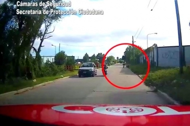 Detuvieron a un violento que golpeó a la pareja y quedó grabado por las cámaras de vigilancia