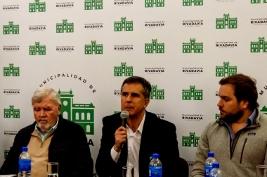 Martínez recibió a una comitiva extranjera para impulsar un centro de investigación en Rivadavia