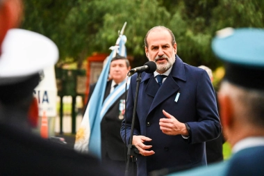 En Plaza Rivadavia: Susbielles celebró el 209º aniversario de Independencia en Bahía Blanca