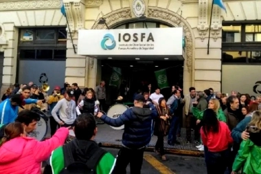 Marcha en Punta Alta: denuncian vaciamiento del IOSFA y miles de afiliados sin cobertura en el sur bonaerense
