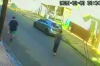 Conurbano descontrolado: para robarlo, lo bajaron del auto con trompadas y lo patearon en el suelo