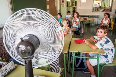 A último momento: Sileoni compró ventiladores para evitar la suspensión de clases