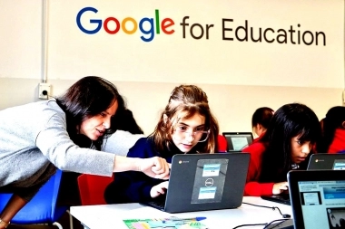 La intendenta de Vicente López visitó el primer colegio público certificado por Google del país