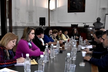 Gremios docentes: exigen reapertura paritaria y se oponen a la extensión de la jornada laboral