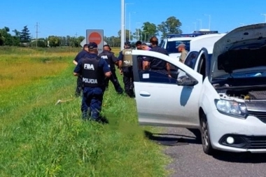 Golpe comando y secuestro, acabó con un auto incendiado y dos detenidos