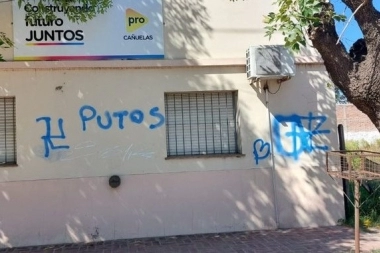Pintaron símbolos nazis en carteles de La Plata y en un local del PRO que visitará Bullrich
