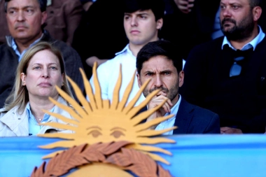 Tras fracasar en las elecciones, Pullaro enfrenta el reclamo de los docentes de Santa Fe por la caída salarial