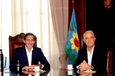 Recambio de mandatarios: Garro recibió a Alak para iniciar la transición en La Plata