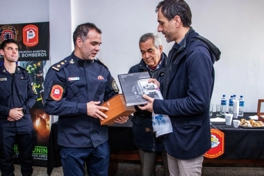 En el Día de los Bomberos, Petrecca los felicitó y agradeció su compromiso en Junín