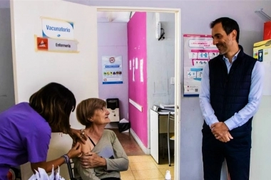 Petrecca recorrió los CAPS de Junín y supervisó la campaña de vacunación antigripal