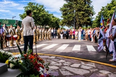 Con emotivas palabras, Petrecca encabezó el acto por los 196 años de Junín