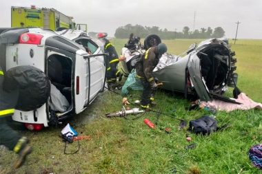 Tragedia en Azul: impresionante choque terminó con dos muertos y tres heridos