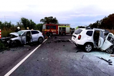 Violenta colisión: dos vehículos chocaron de frente a la altura de General Alvear en la ruta 51