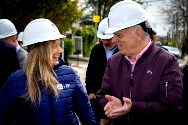 Galmarini y Grindetti recorrieron los avances de una millonaria obra cloacal Lanús