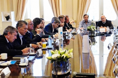 Macri reunió a su equipo en plena crisis: pidió “acostumbrarse a la volatilidad del dólar”
