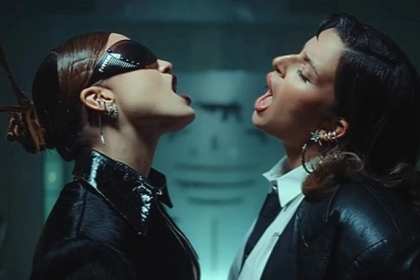 Con referencias a Matrix, Emilia Mernes y Nathy Peluso estrenaron el clip de “JET_Set.mp3”