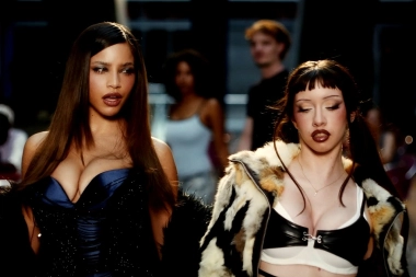 Emilia Mernes desplegó todo su glamour y talento en “Pasarella” junto a Six Sex