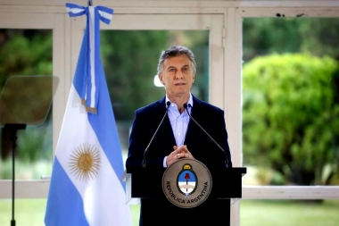 Más medidas anticrisis: Macri anunció eliminación del IVA al pan, leche y otros alimentos