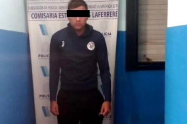Locura en La Ferrere: joven escapó tras atropellar a una mujer y sus hijos