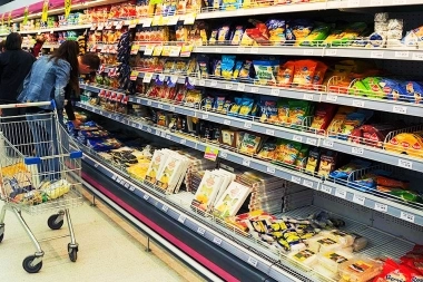 Nuevo récord negativo: la inflación de marzo superó el 7,7% y la interanual un 104,3%