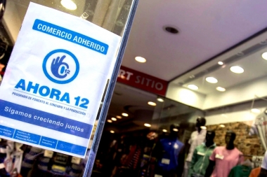 Se oficializó la prórroga del Ahora 12 y postergan suba de impuestos a los combustibles