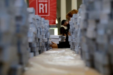 ¿Se reimprimen o no?: qué pasa con las boletas que Milei busca cambiar por la salida de Espert y la inclusión de Santilli