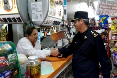 Timbreo policial: comisarios de la Bonaerense salieron a la calle a dialogar con los vecinos