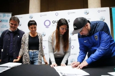 Mayra Mendoza entregó 56 créditos a familias de Quilmes por el programa Buenos Aires CREA