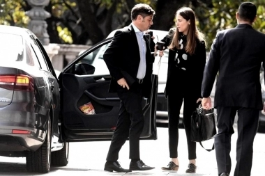 Kicillof se reunió con empresarios y remarcó que las medidas de Milei son “delicadas” para Argentina