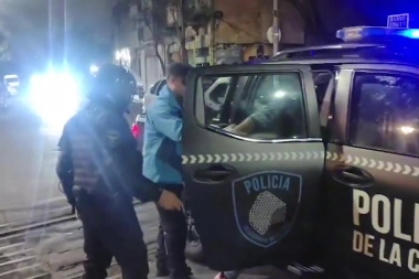 En La Boca, arrestaron a un motochorro adolescente y le incautaron una pistola robada a un policía