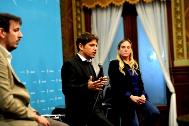 Kicillof firmó convenios para optimizar los servicios públicos en 10 municipios