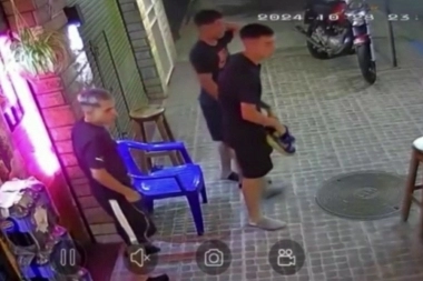 Ataque piraña: compraban en un kiosco y les robaron hasta las zapatillas