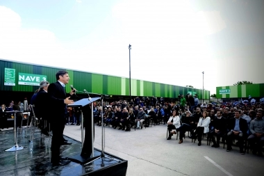 Kicillof inauguró el Mercado de Ensenada y destacó a los productores locales
