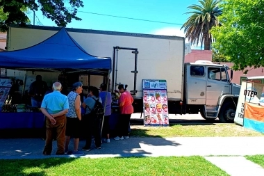 Tres Lomas: denuncian que el intendente frenó la llegada del camión de alimentos a precios populares