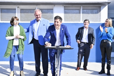 General Madariaga: Kicillof visitó a un intendente opositor para la inauguración de una escuela
