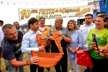 En Mar Chiquita: Kicillof entregó más de 200 escrituras y participó de un festival costero
